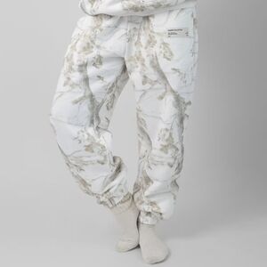 NWT Comfrt Camo Joggers White Oak